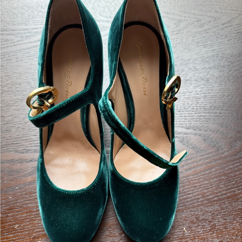 Gianvito Rossi green velvet Maryjane size 7.5 NEVERWORN